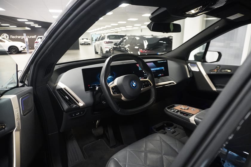 Bild 5 av BMW iX M60 Pano B W DAP Massage Drag 22