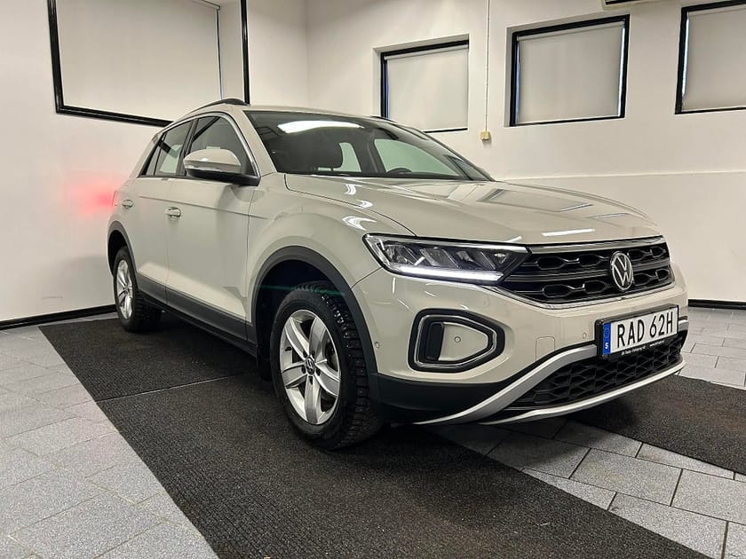 Bild 3 av Volkswagen T-Roc 1.0 TSI 110 hk OPF Base Euro 6 S/V hjul MOMS Carplay