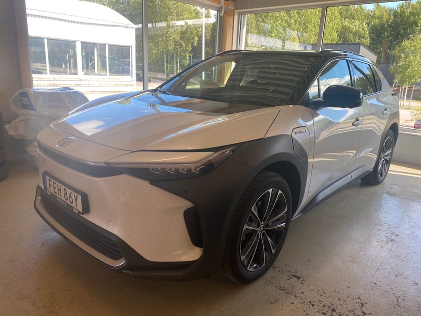 Bild 1 av Toyota bZ4X AWD Executive 20 Panoramaglastak Vinterhjul
