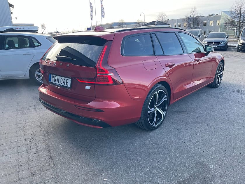 Bild 4 av Volvo V60 Recharge T8AWD,Ultimate Dark, H&K,Panorama, 360 kamera