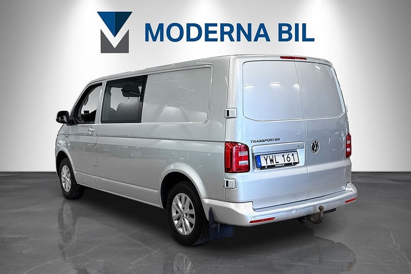 Bild 4 av Volkswagen Transporter Kombi 2.0 TDI 150hk EU6 5-sits Aut Lång D-värm Drag LED