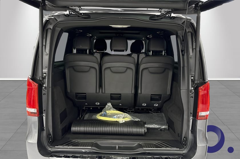 Bilde 5 av Mercedes-Benz EQV 300 Avantgarde – Burmester|AIRMATIC|Panorama|360°|8-seter|