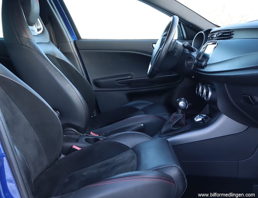 Bild 5 av Alfa Romeo Giulietta Veloce 240hk S/V-hjul Svensksåld 1 ägare