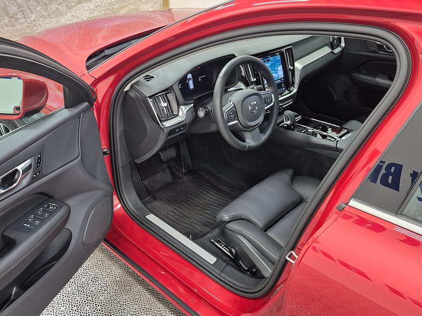 Bild 2 av Volvo V60 T6 Recharge Core Bright plug in 350HK 4x4 Läder