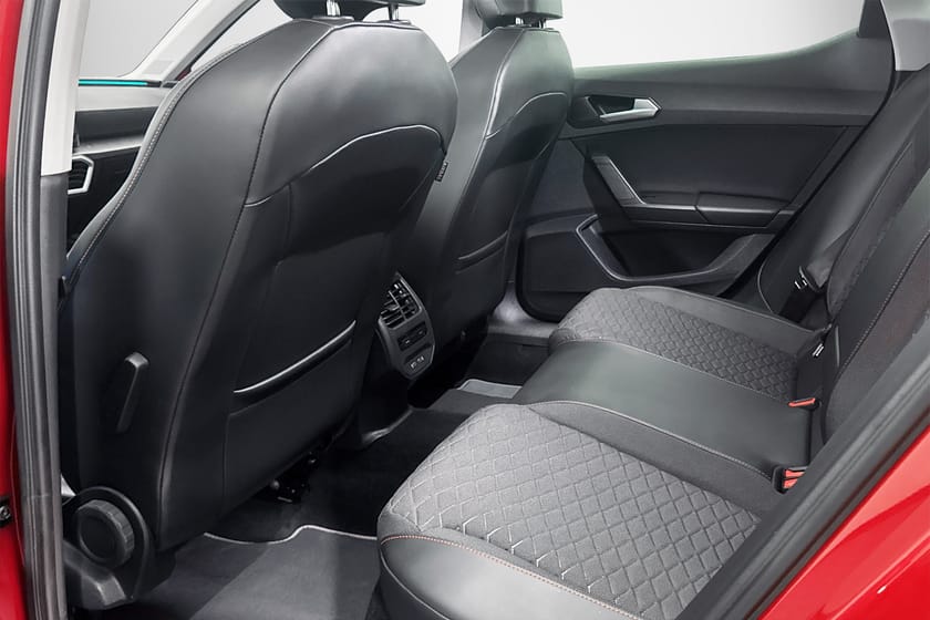 Bild 5 av SEAT León e-Hybrid FR DRAG/ VÄRMARE/TAKLUCKA/ NAVI