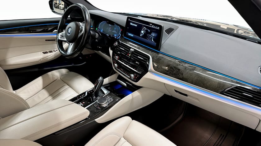 Bild 3 av BMW 530e xDrive Sedan M Sport DAP H/K HUD Komfortstolar LED
