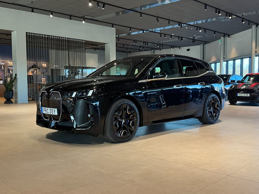 Bild 1 av BMW iX xDrive60 M Sport Pano H/K D/A Pro Head-Up Drag 4,95%