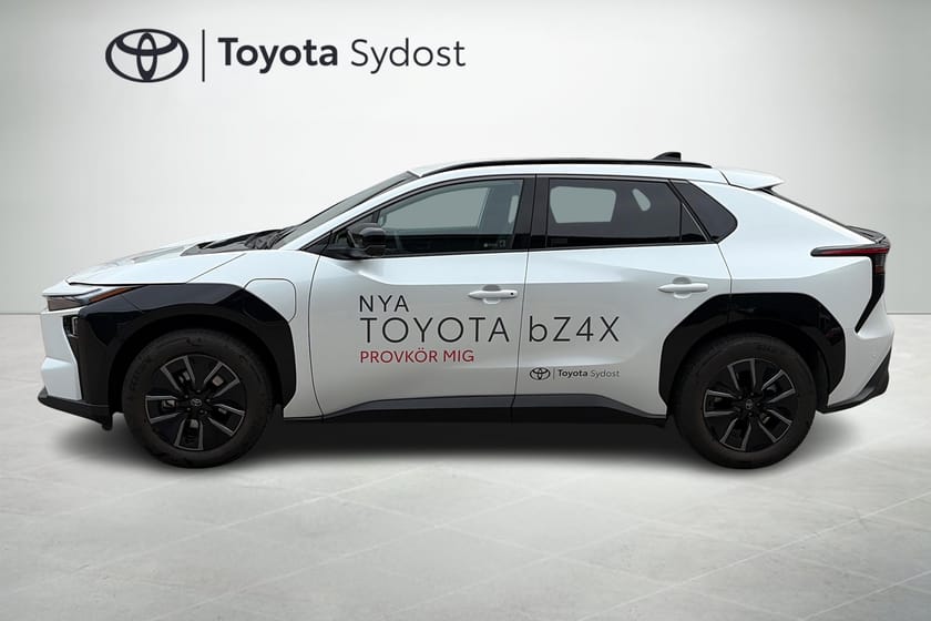 Bild 3 av Toyota bZ4X EXECUTIVE AWD NYA modellen, 360 Kamera, P-sensorer fram och bak, Ventilerade elstolar fram, Skinn, Rattvärme