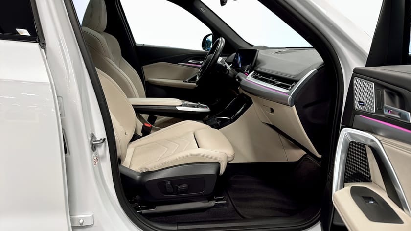 Bild 3 av BMW iX1 xDrive30 M Sport Innovation Comfort Travel 20"