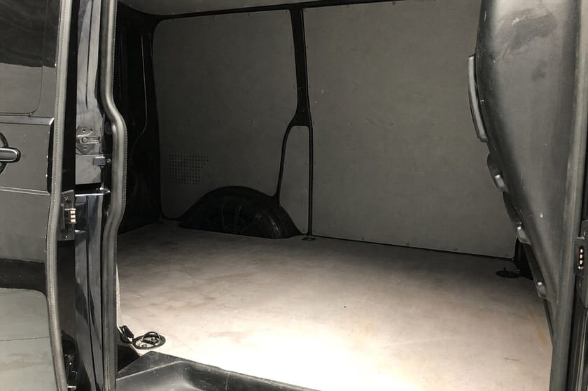 Bild 5 av Volkswagen Transporter T30 L1H1 2.0 TDI 4M Aut Komfortpkt 3-sits Drag Navi Värmare