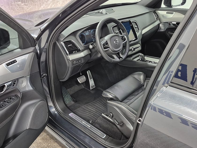 Bild 2 av Volvo XC90 7 Säten T8 Recharge R-Design plug in 7-sits 392HK 4x4 Läder Pa