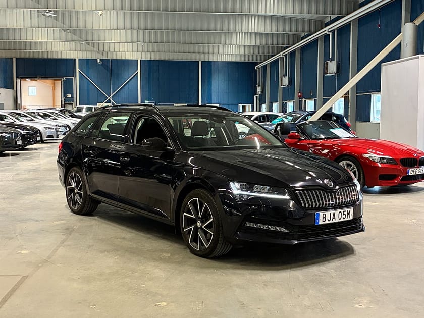 Bild 1 av Škoda Superb iV Kombi Skoda 1.4 Plug-in hybrid Black Pack |Rattvärme|Dragkrok