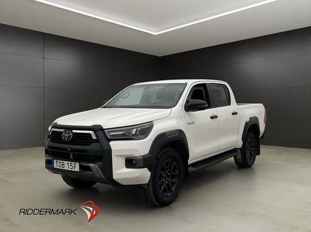 Toyota Hilux Dubbelhytt Invincible 2.8 4WD Drag Kamera Diff Skinn MOMS