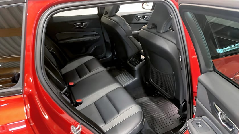 Bild 5 av Volvo V60 Recharge T8 R-Design Pano H/K Drag  Värmare B-kamera