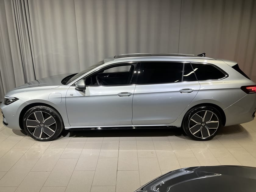 Bild 4 av Volkswagen Passat Variant eHybrid 272HK R-Line DRAG