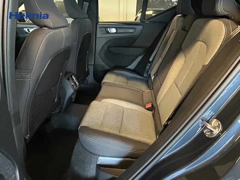 Bild 11 av 13 – Volvo XC40 B3 FWD Bensin Plus Dark  Klimatpaket