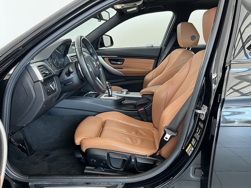 Bild 5 av BMW 330e Sedan M Sport Nav Head-Up Taklucka Backkamera