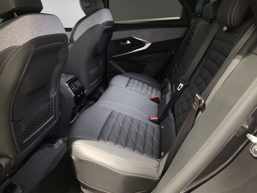 Bild 4 av Peugeot E-3008 GT Ultimate Electric  5-d SUV - Demo. Drag.