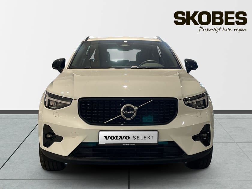 Bild 2 av Volvo XC40 B4 FWD Bensin Plus Dark