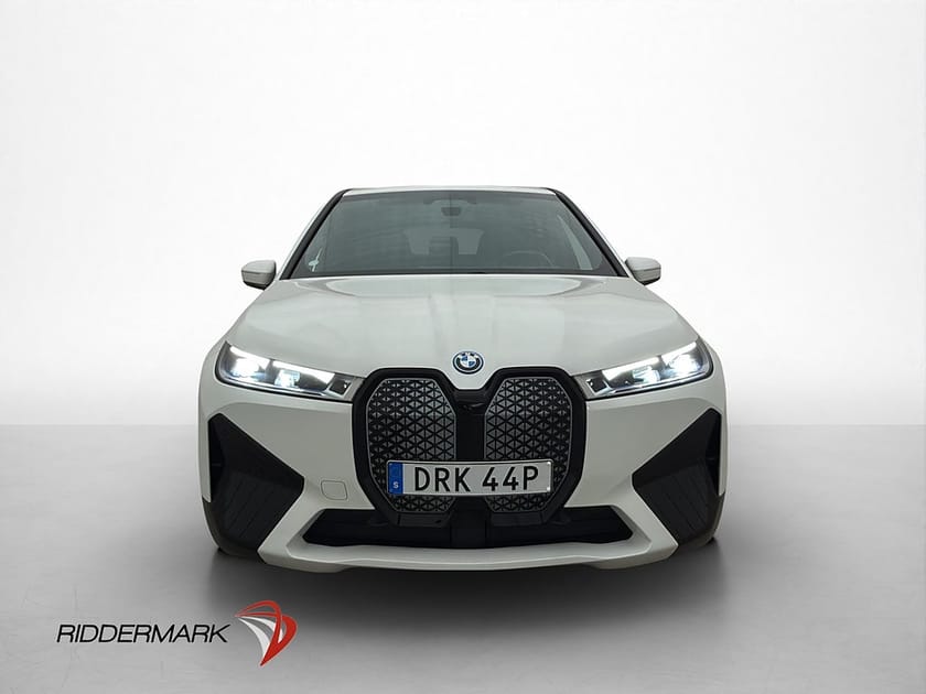 Bild 3 av BMW iX xDrive40 Sport line Laser HUD H/K Cockpit Läder Drag