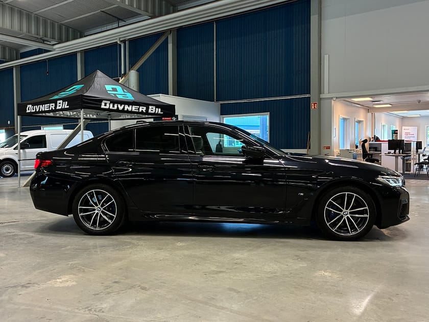 Bild 2 av BMW 545e xDrive Sedan 545 Steptronic M Sport | Head-up | Dragkrok