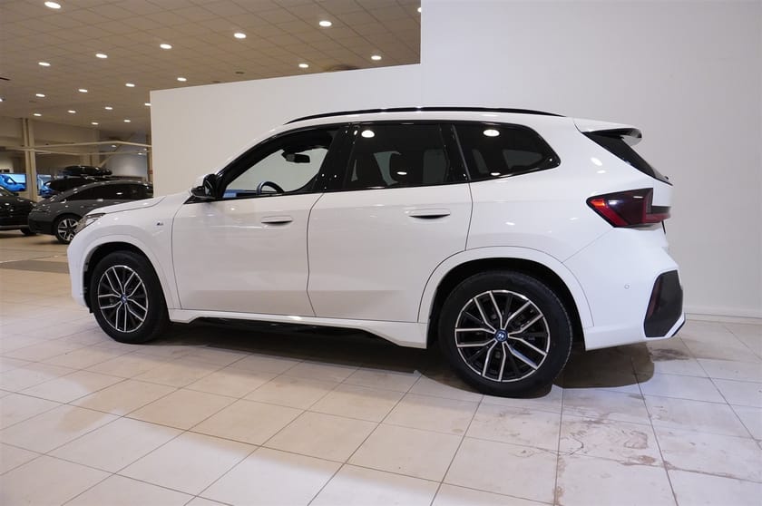 Bild 5 av BMW iX1 xDrive30 xDrive30, M-Sportpaket, Innovationpaket, Skinn, Komfortöppning, Navigation, Head-Up Display, Parking Assistant Plus, Driving Assistant Plus, HiFi Högtalarsystem Mm.