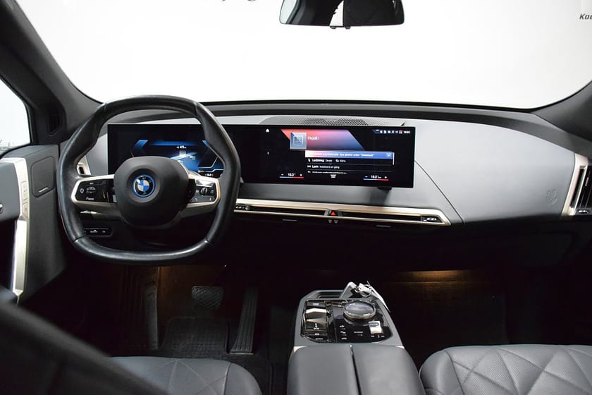 Bild 2 av BMW iX xDrive50 Sport Innovation Panoramaglastak