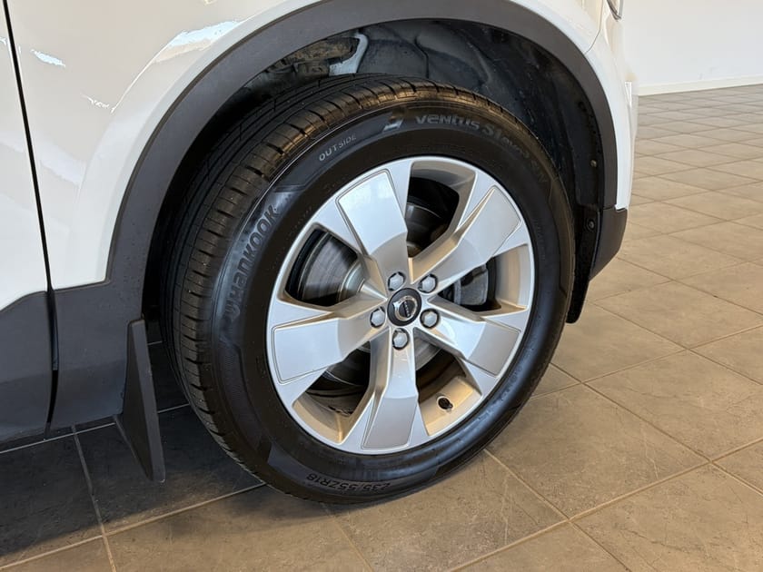 Bild 3 av Volvo XC40 D4 Momentum 190hk Aut/AWD/LED