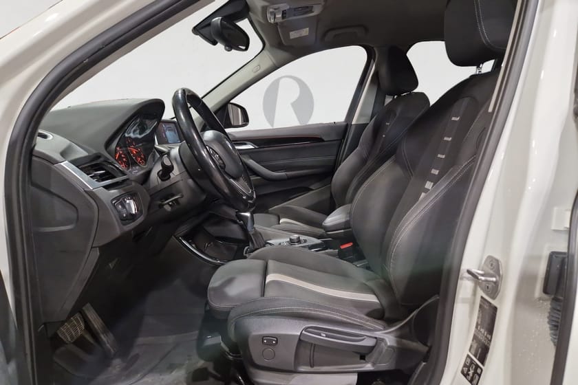 Bild 3 av BMW X1 xDrive18d 150 HK AUT SPORT LINE DRAG 10500MIL 18"