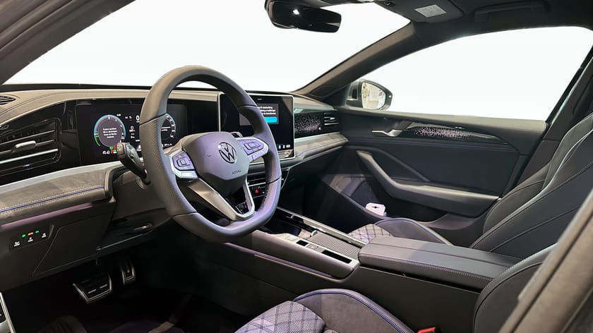 Bild 2 av Volkswagen Passat Variant eHybrid e-HYBRID 272hk R-LINE Drag/Farthållare/Vinterpaket