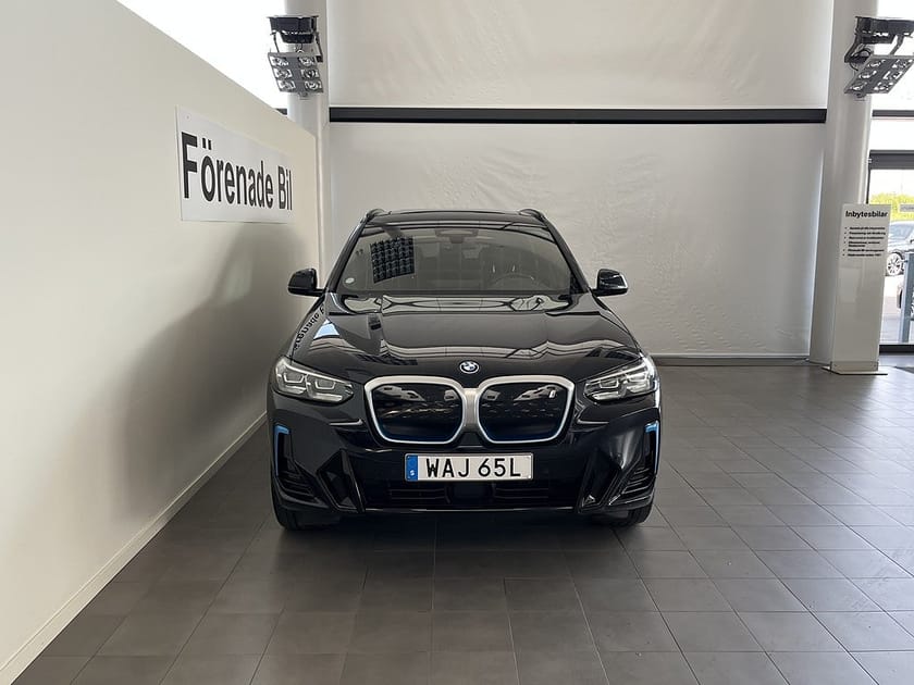Bild 2 av BMW iX3 M Sport Rattvärme Drag Drive/Park Assist Sport Stolar