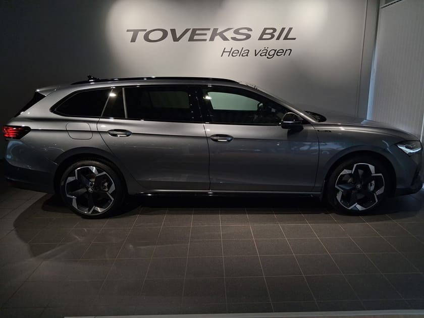 Bild 4 av Škoda Superb iV Kombi SPORTLINE 1,5 TSI 204 HK 6 VXL DSG
