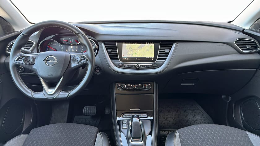 Bild 4 av Opel Grandland Hybrid 225 PHEV SUV 224hk Värmare GPS Backkamera 59km el