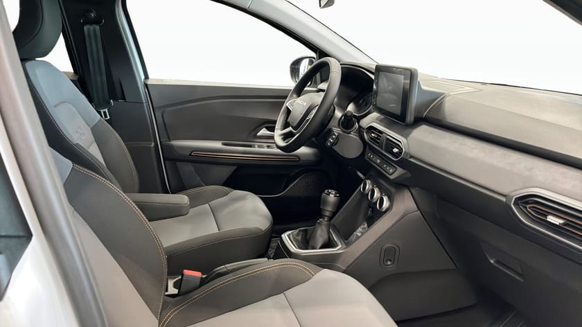 Bild 3 av Dacia Jogger 7-sätes EXTREME TCE 110 7-SITS Privatleasa fr 2990kr/mån