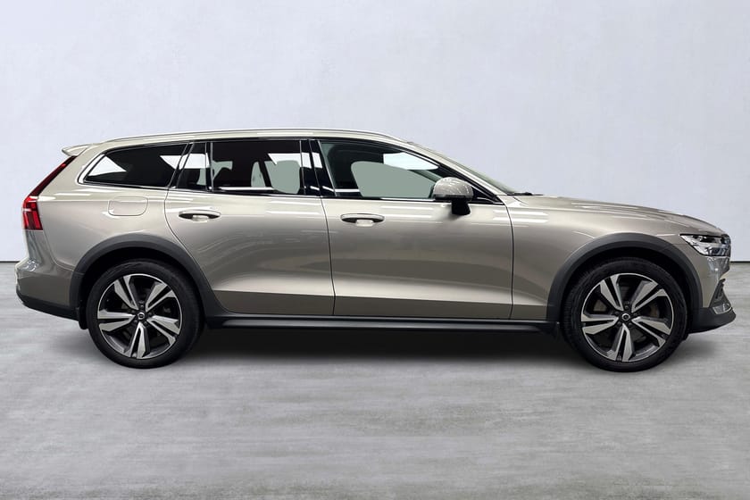 Bild 3 av Volvo V60 Cross Country B4 AWD Diesel Adv SE