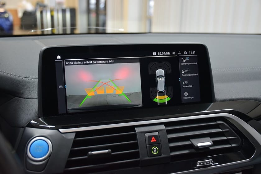 Bild 5 av BMW iX3 Charged 99% Batterihälsa/ Panorama / 1 ägare