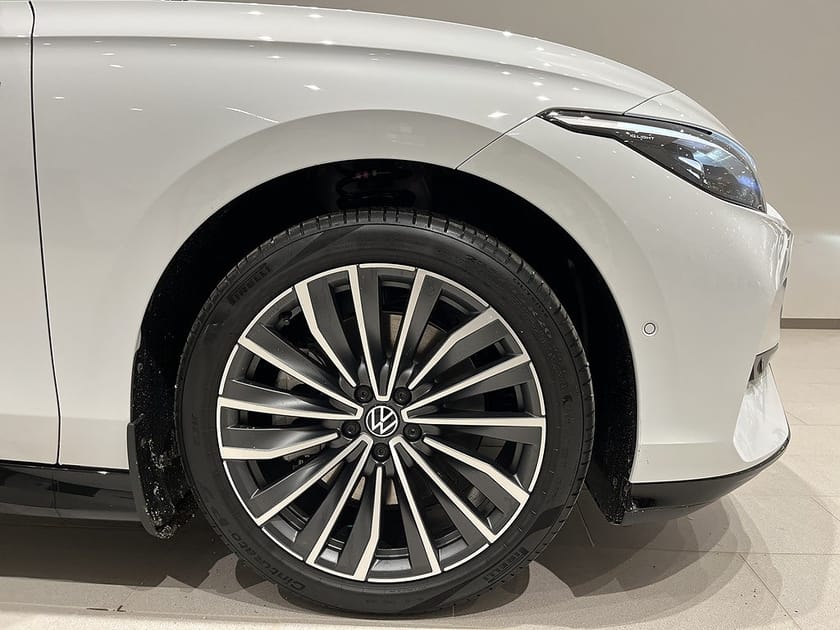 Bild 4 av Volkswagen ID.7 GTX Tourer | Lagerbil | Drag | Massage | 360 kamera