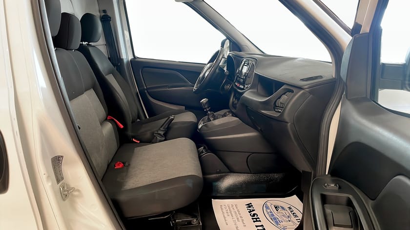 Bild 2 av Fiat Doblò Van Maxi 1.6 Multijet 105Hk / Drag / Kamera / S+V Hjul