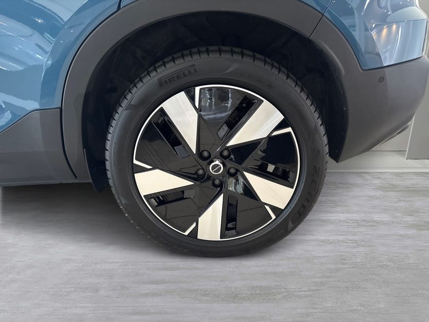 Bild 4 av Volvo EX40 Single Motor Extended Range R Core SE 🟣Parkeringskamera 360, Dragkrok halvautomatisk, 19 tums mörk fälg, Tonade rutor, Adaptiv farthållare