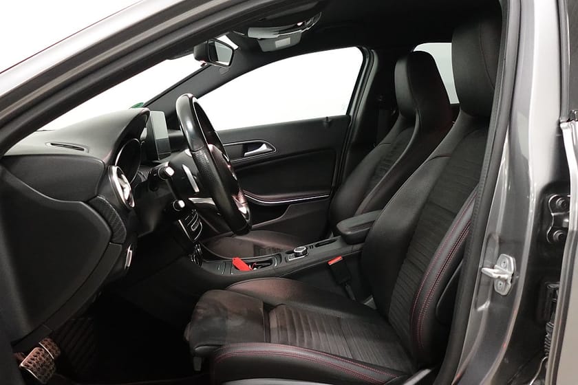 Bild 4 av Mercedes-Benz A 200 d 4MATIC 200d Keyless AMG Line D-Värmare Kamera H/K BLIS
