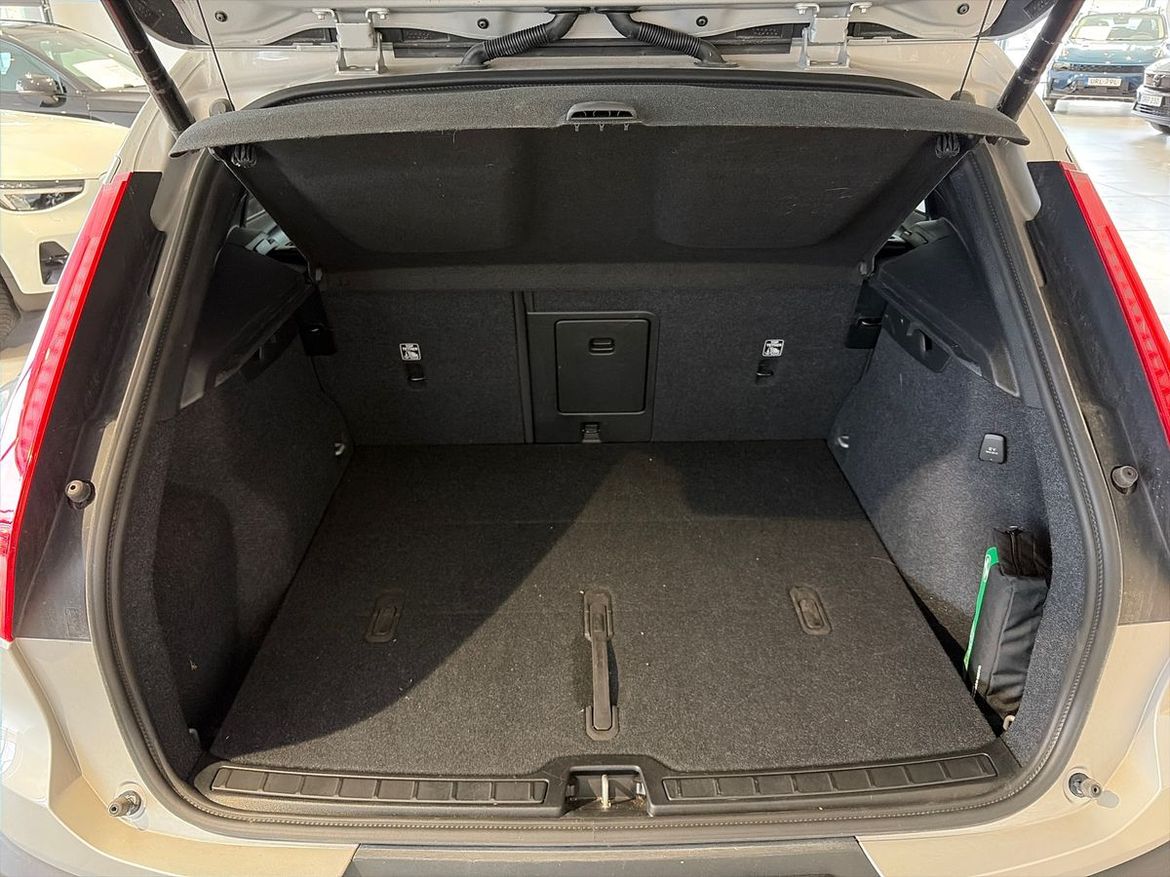 Volvo XC40 2025 - miniatyr 14