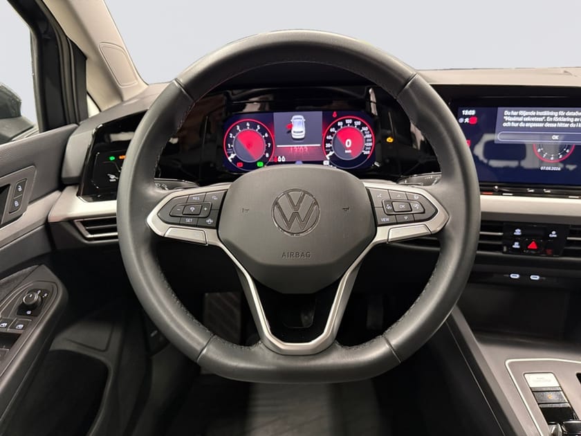 Bild 2 av Volkswagen Golf 1.0 eTSI 110HK/Drag/Fjärrvärmare