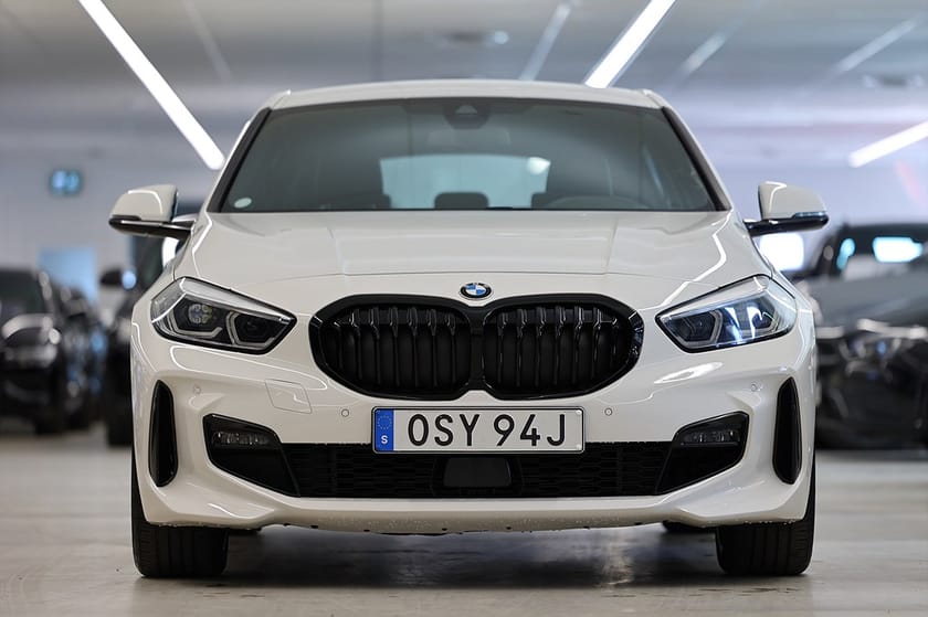 Bild 5 av BMW 118i 140hk M Sport Shadow Line Navi CarPlay PDC