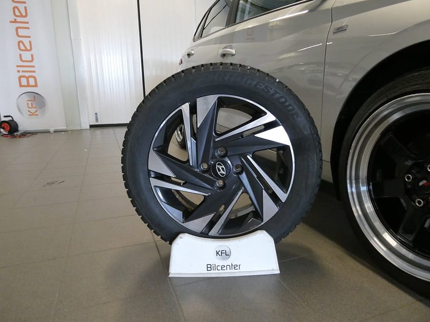 Bild 2 av Hyundai i20 1.0 T-GDI iMT Essential Drag-Kamera-Rattvärme-SoV