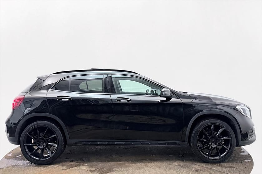 Bild 5 av Mercedes-Benz GLA 200 AMG Line Night Drag Pano Navi Kamera