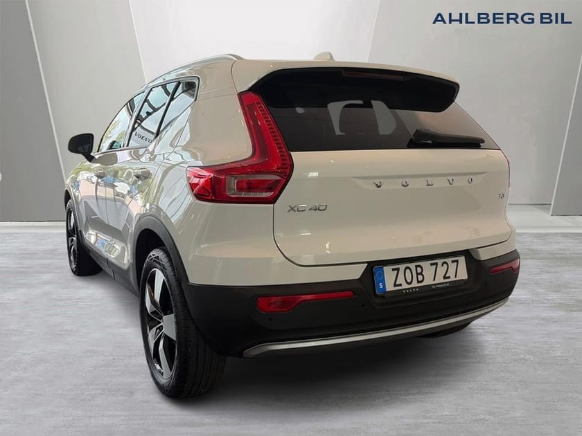 Bild 3 av Volvo XC40 T3 FWD Momentum Edition. Backkamera,  Panoramaglastak,  Rattvärme,