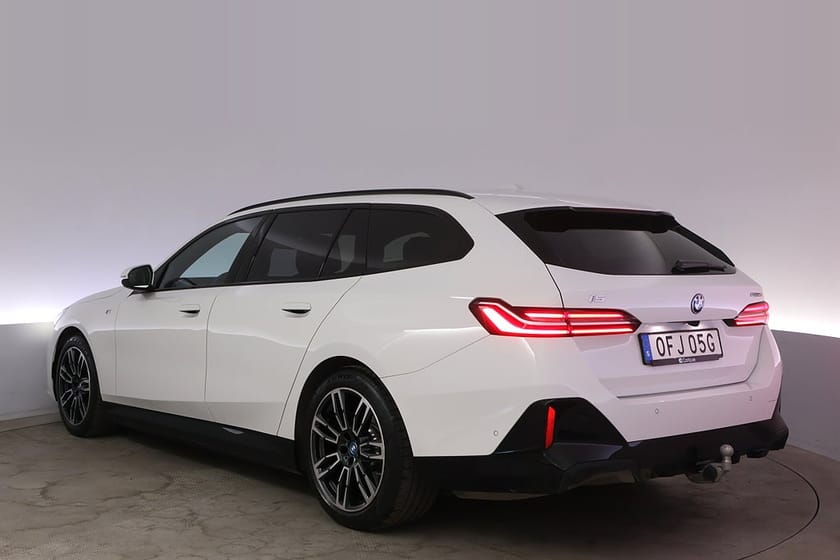 Bild 4 av BMW i5 eDrive40 Touring M-Sport Drag BSM Kamera DA V-hjul