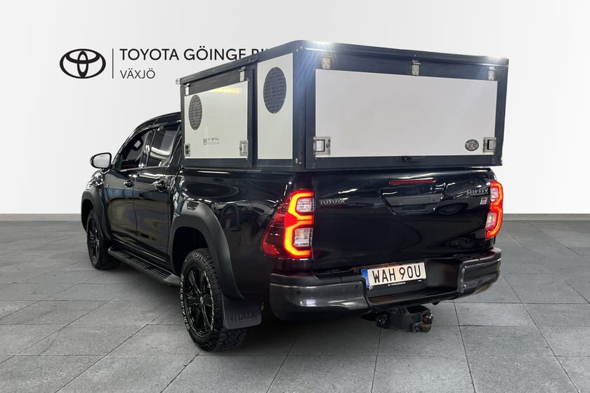 Bild 3 av Toyota Hilux Dubbelhytt 2.8  4WD GR-Sport Hundkåpa V-hjul