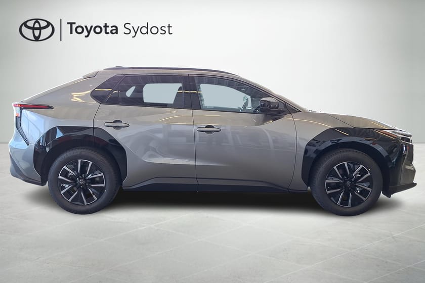 Bild 5 av Toyota bZ4X Active Tech, 360-kamera, Elstol förare, El backlucka, P-sensorer fram och bak, Dödavinkel varnare, Halvskin