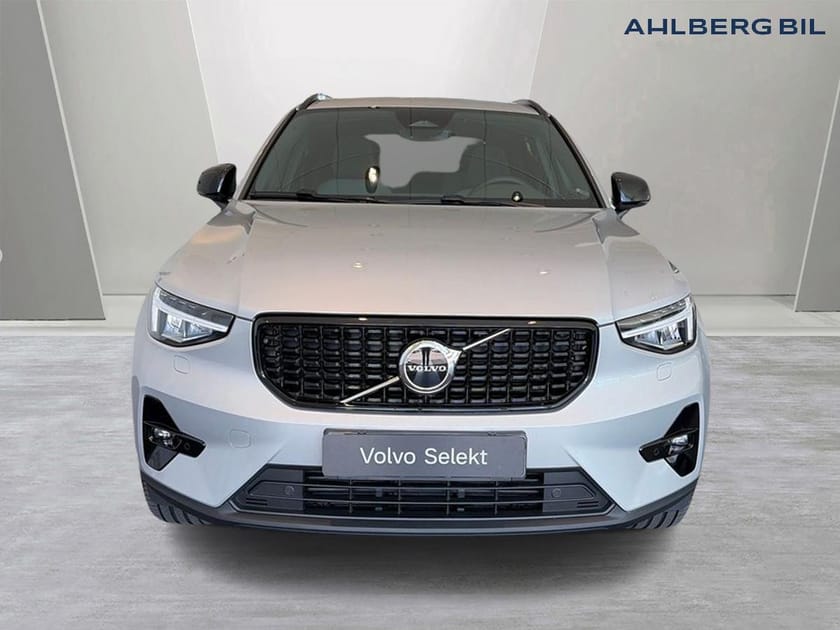 Bild 5 av Volvo XC40 B3 FWD Bensin Plus Dark. Backkamera, Navi, Adaptiv farthållare,  Programmerbar bränslevärm,  Rattvärme